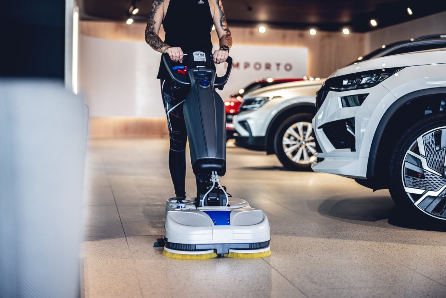 Umývanie autosalónu počas prevádzky
